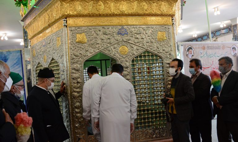 مراسم غبارروبی و عطر افشانی مضجع شریف امامزادگان باقریه بیرجند