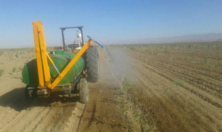 ساخت دستگاه سمپاش اختصاصی باغات پسته برای نخستین بار در کشور