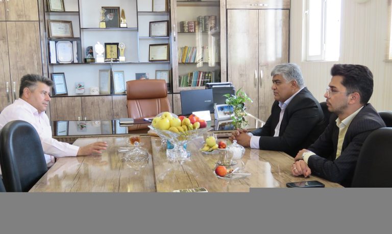 دیدار و گفتگو فرماندار شهرستان خوسف با مدیرعامل شرکت کشت و صنعت پیوند خاوران