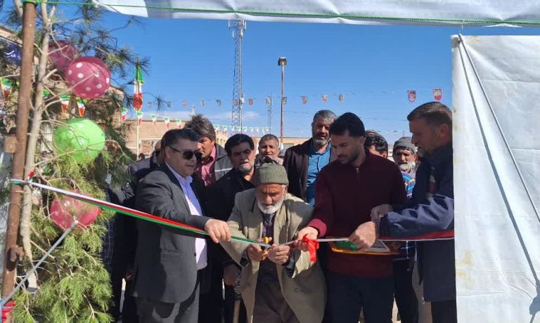 برگزاری آیین افتتاح چمن مصنوعی مدرسه روستای مختاران توسط شرکت کشت و صنعت پیوند خاوران