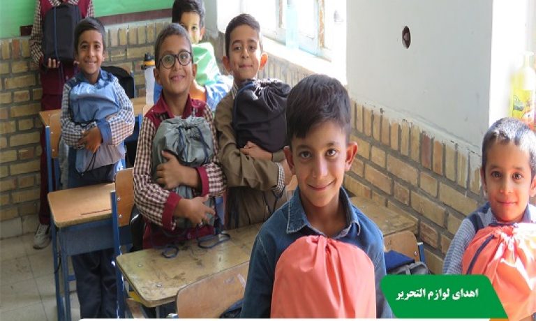 اهدای لوازمالتحریر به دانشآموزان مدارس محروم و مرزی استان خراسان جنوبی توسط شرکت کشت و صنعت پیوند خاوران