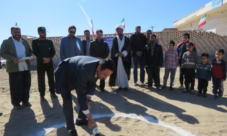 برگزاری آیین کلنگ زنی احداث چمن مصنوعی در روستای اکبرآباد توسط شرکت کشت و صنعت پیوند خاوران